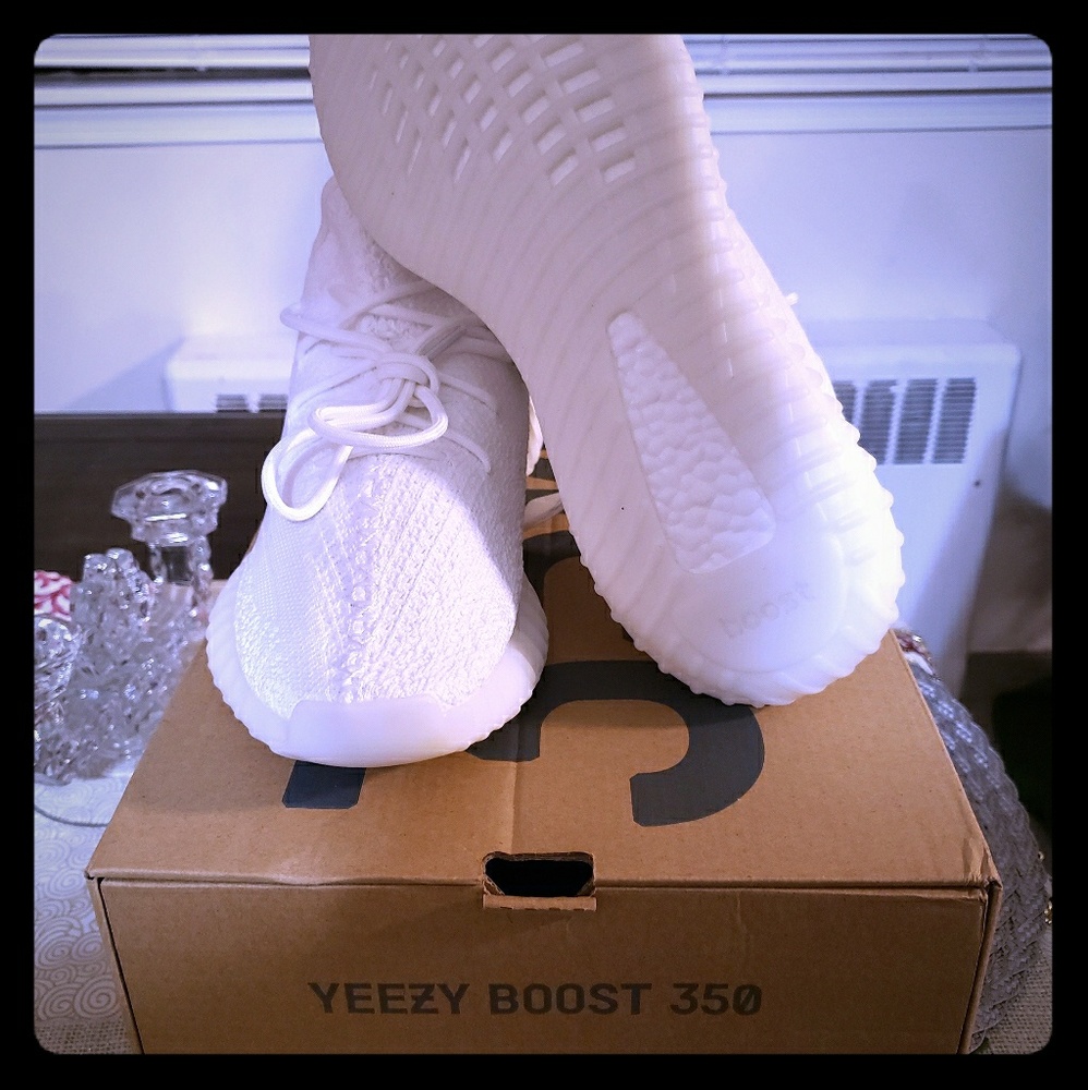 CREAM BOOST  YEEZY SIZE 9.5
